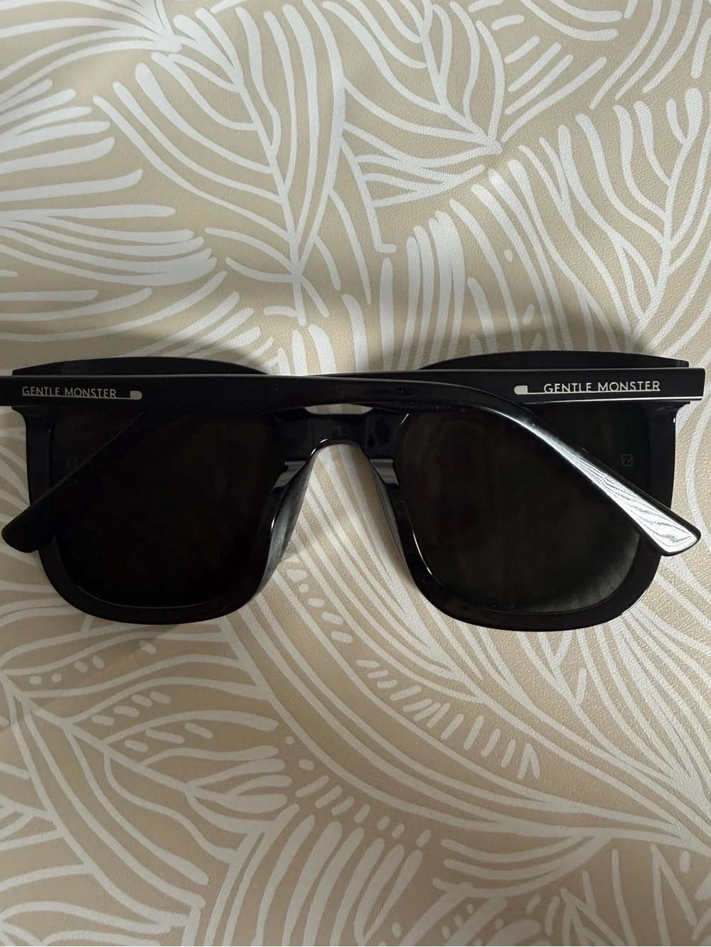 Gentle Monster Frida Black Square Sunglasses w/ Original Pouch